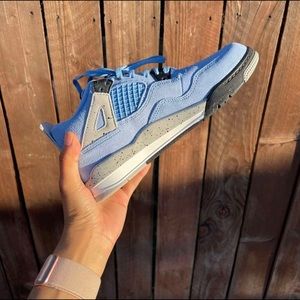 Jordan 4 Retro University Blue
